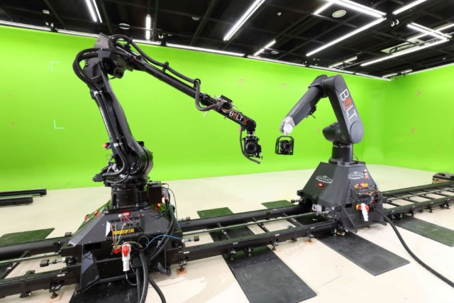 부산영화촬영스튜디오의 특수 장비 볼트-X. 산업용 로봇 팔에 카메라를 장착해 타임 랩스 등 특수 촬영에 활용한다. 부산영상위 제공