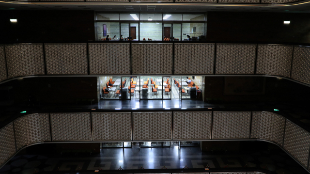 여야의 원 구성 협상 결렬로 국회 공전 상태가 50일 동안 지속되고 있는 가운데 20일 상임위 회의장이 있는 국회 본청 로비가 비어있다. 연합뉴스