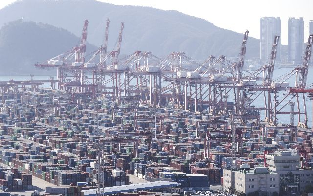 사진은 부산항 신선대부두. 부산일보DB