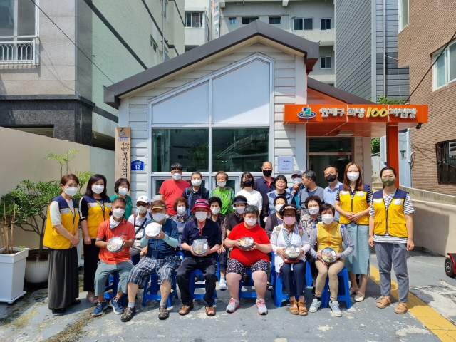 (사)한국나눔연맹과 지체장애인연제구지회, 부산연제구장애인협회 정기후원 도시락 전달