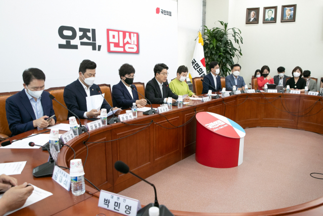 국민의힘 권성동 당대표 직무대행 겸 원내대표가 25일 오전 국회에서 열린 최고위원회의에서 발언하고 있다. 김종호 기자 kimjh@