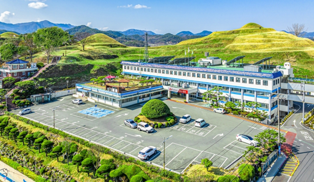 경남 함안군청 청사 전경. 부산일보DB