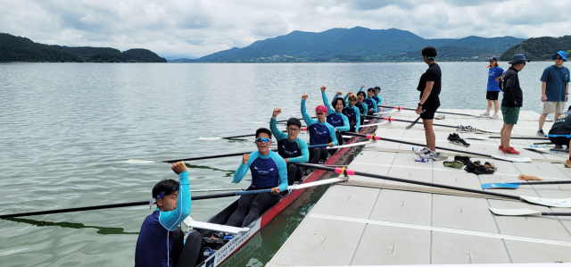 '조정의 꽃'이라고 불리는 에이트 경기에서 1위를 차지한 UNIST 조정부원의 모습. UNIST 제공