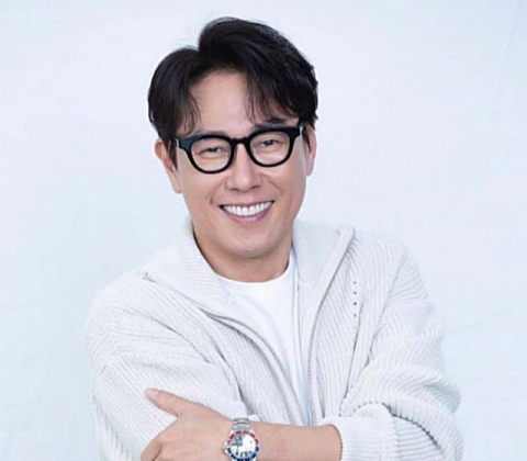 최근 코로나19 확진 판정을 받은 윤종신이 모든 활동을 중단하고 자가 격리에 들어갔다. 윤종신 SNS