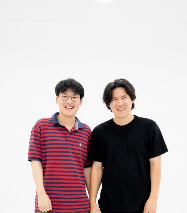 연극의 대중예술화라는 목표를 위해 달려가는 형 박태양(오른쪽)과 동생 박한별. 극단 잠방 제공