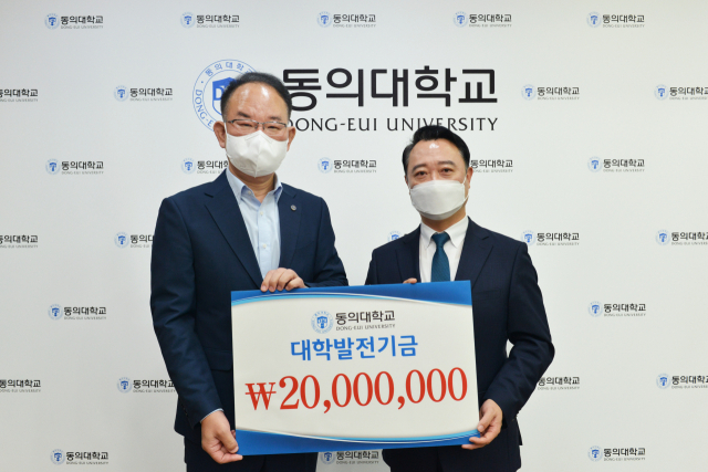 정보시스템·네트워크 전문 기업인 (주)우리아이티(대표 박형렬)는 지난달 27일 동의대학교(총장 한수환)에 대학발전기금 2000만 원을 기탁했다.