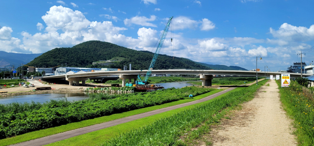 오는 30일 조기 개통하는 양산2교 전경. 김태권 기자