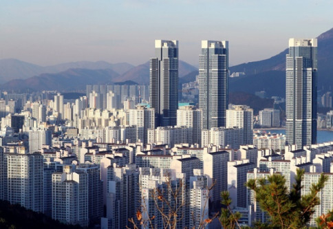 부산 남구 일대 아파트 전경. 부산일보 DB