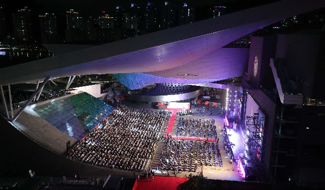 지난해 부산국제영화제 개막식이 열린 부산 해운대구 영화의전당 야외극장. 부산일보DB