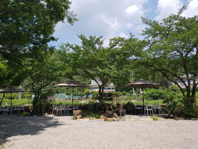 농어촌공사 창녕지사가 이달 중 현황측량을 실시한 뒤 위반구조물여부를 조사하기로 한 계성천변의 매립지 모습. 백남경 기자