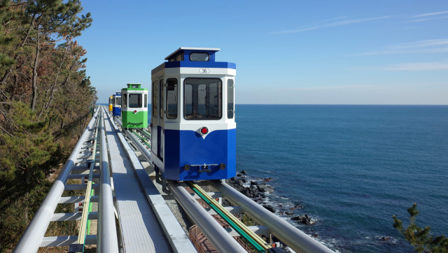 해운대블루라인은 2일 오전 10시께 해운대 스카이캡슐 미포정거장에서 전력 공급과 관련한 전기 통신 문제가 발생해 운행을 중단했다고 밝혔다. 부산일보 DB