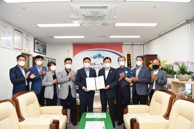 오은택 남구청장, 무임승차 도주범 검거 도움으로 표창장 받아