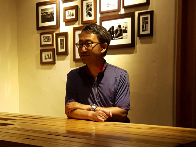 장편소설 <어둠의 연기법>을 선보인 소설가 정광모. 정광모 제공