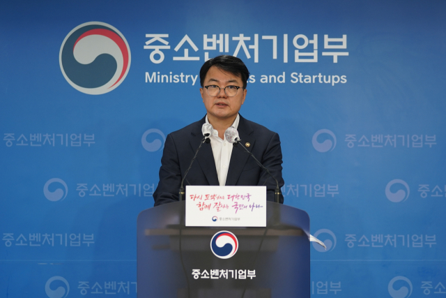 조주현 중소벤처기업부 차관이 9일 세종시 중소벤처기업부 브리핑실에서 22년 상반기 혁신 스타트업·벤처기업 일자리 동향을 발표하고 있다. 중소벤처기업부 제공