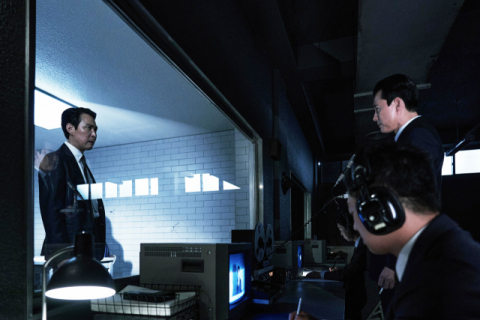 이정재가 각본, 연출, 연기를 맡고 정우성이 공동 주연으로 나선 영화 ‘헌트’ 스틸 컷. 메가박스중앙플러스엠