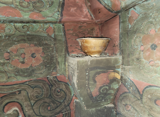 통도사 대광명전에서 발견된 조선시대 채기(물감 그릇). 통도사 제공