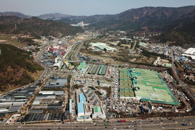 부산시가 지역 신성장 동력 확보를 위해 남구 우암부두와 해운대구 센텀2지구 첨단산업단지 일대를 ‘글로벌 신산업 혁신특구’로 조성하는 방안을 추진한다. 센텀2지구 첨단산업단지 조성 대상 부지 전경. 부산일보DB