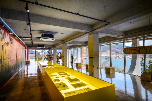 ‘2022 경남 유니크베뉴’(이색회의 명소)로 신규 지정된 남해각 내부. 남해군 제공