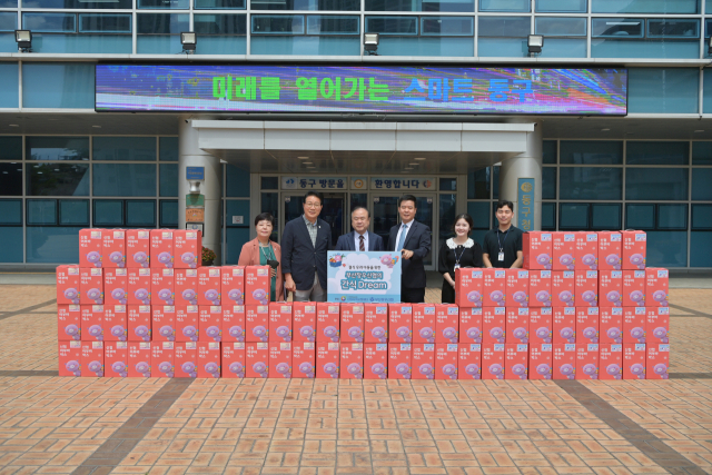 부산장우신협, 부산 동구에 결식 우려 아동들을 위한 식품세트 기탁