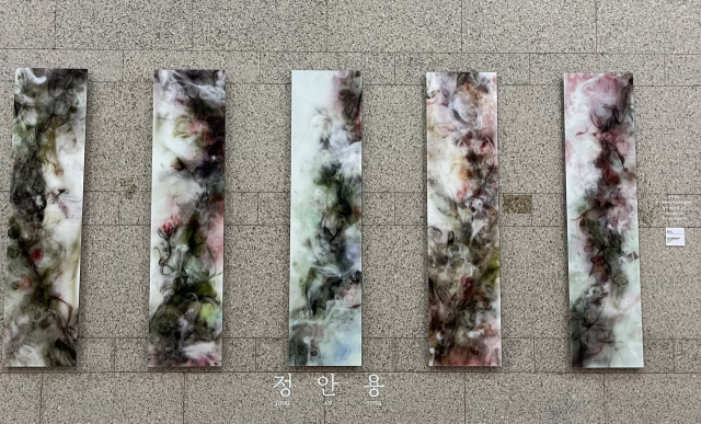 부산시청에 전시된 정안용 작가의 작품. 부산문화재단 제공