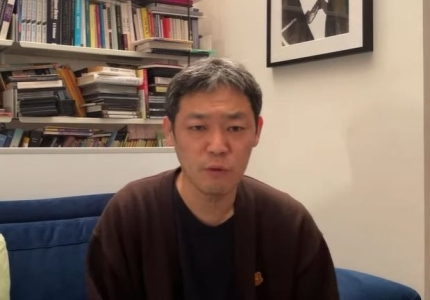 유튜브 채널 '연예부장' 라이브 방송화면. 부산일보 DB