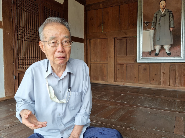 광복회 총사령 박상진 의사의 증손자 박중훈 씨가 울산 북구 송정동 박상진 의사 생가에 앉아 “증조부의 독립 운동 정신과 민족정기 선양을 알리는 데 힘쓰겠다”며 “비록 서훈 등급 상향이 이번에 무산됐지만 관심과 정성을 쏟은 울산 시민에게 감사드린다”고 말했다. 권승혁 기자