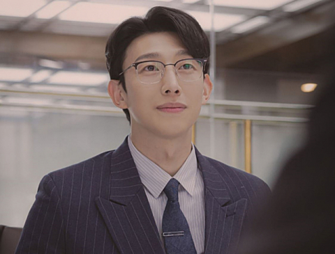 ENA 드라마 ‘이상한 변호사 우영우’ 스틸 컷. 사진은 강기영이 맡은 변호사 정명석. 에이스토리 제공