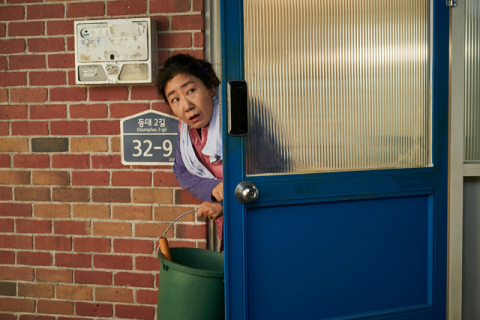 배우 라미란이 나선 영화 ‘정직한 후보2’ 스틸 컷. NEW 제공