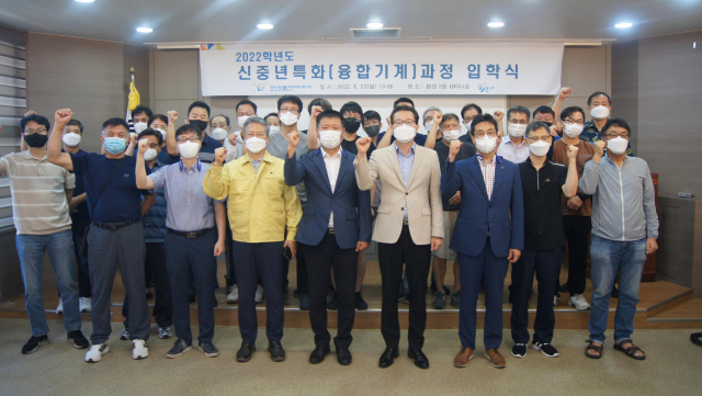 한국폴리텍대학 동부산캠퍼스(학장 황선구)는 22일 신중년과정(CNC선반) 입학식을 진행했다.