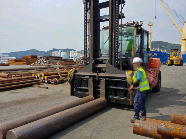 23일 오전 10시 20분께 사하구 감천항에서 50대 보행자가 지게차에 치어 숨졌다. 부산경찰청 제공