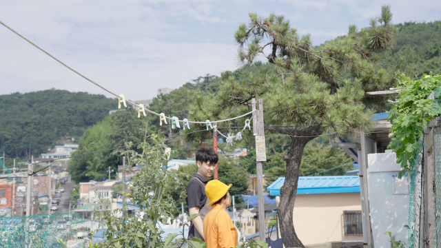 영희 어머님의 초대로 집을 구경할 수 있었습니다. 오르는 길은 제법 경사졌지만, 수정산이 한 눈에 보이는 탁 트인 전망에 금새 기분이 좋아졌습니다.