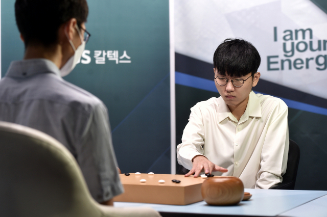 GS칼텍스배 프로기전에서 5년 연속 우승하며 선수권전 최다 연속 우승 기록을 새로 수립한 신진서 9단. 한국기원 제공