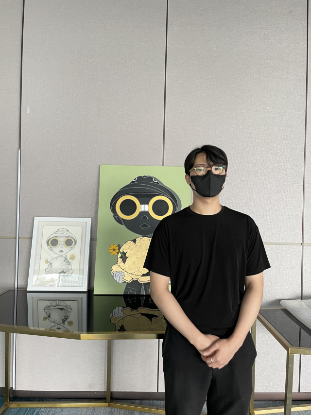 시그니엘 부산과 함께 지역 소외계층 아동을 위해 원데이 페인팅 클래스를 개최한 부산 출신의 고범주 작가. 시그니엘 제공