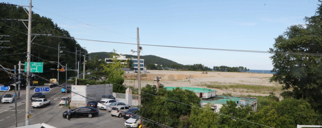 BTS가 오는 10월 15일 관객 10만 명 규모의 2030부산월드엑스포 유치 기원 콘서트를 여는 부산 기장군 일광읍 옛 한국유리 부지. 강선배 기자 ksun@