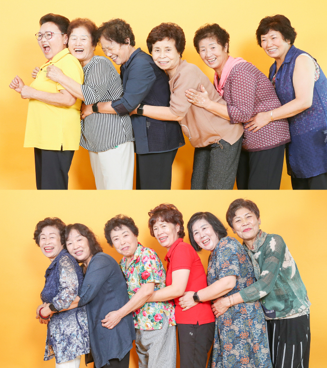 '요즘 포즈'로 사진 촬영을 하는 어머님들의 모습. 여느 젊은이들 부럽지 않습니다. 김종진 기자 kjj1761@