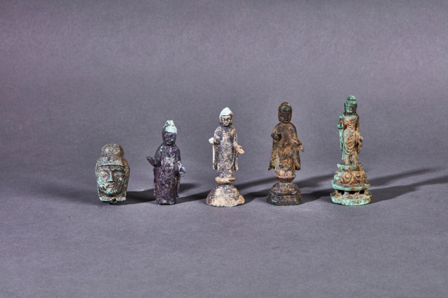 경남 함안군 함안면 강명리에 있는 사지(절터)에서 발굴된 불상. 함안군 제공