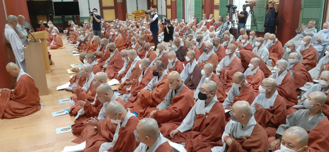 30일 범어사 보제루에서 ‘금정총림 정상화를 위한 범어문도 총회’가 개최됐다.