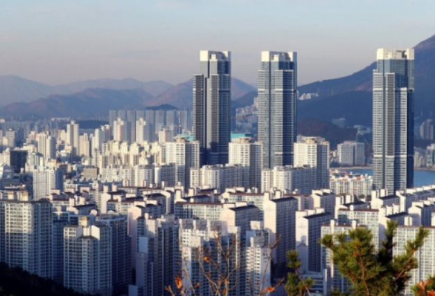 부산 남구 일대 아파트 전경. 부산일보 DB