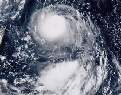衛星画像に捉えられた台風ヒンナムノの熱帯低気圧部分の吸収シーン。  Twitter スクリーンショット (@zoom_earth)