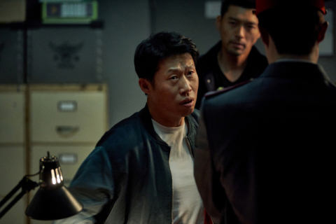 유해진이 영화 ‘공조2’에서 남한 형사 강진태를 연기했다. 사진은 영화 스틸 컷. CJ ENM 제공