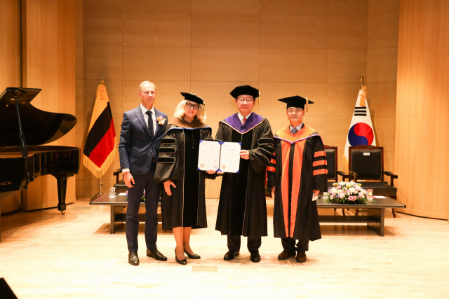 동서대, 리투아니아 미콜라스 로메리스대학교 잉가 잘레니에네 총장에게 명예 경영학박사 학위 수여