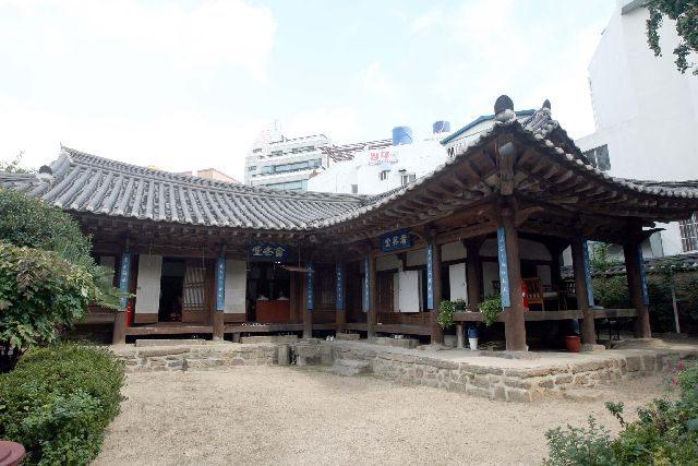 부산 동래 장관청. 부산일보DB