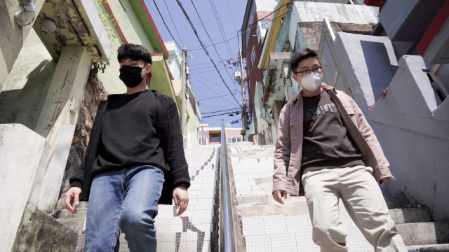 처음 마을에 왔을 때 빨래방 직원들은 180계단을 이용했습니다. 마을 정착 4개월만에 이제는 180계단을 이용하지 않습니다.