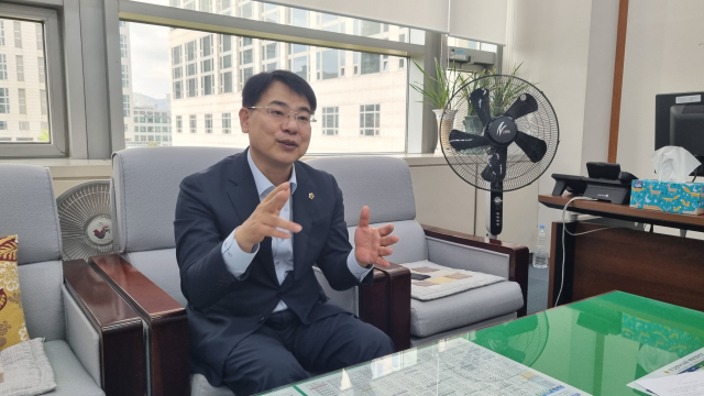 부산시의회 윤일현 예산결산특별위원회 위원장.