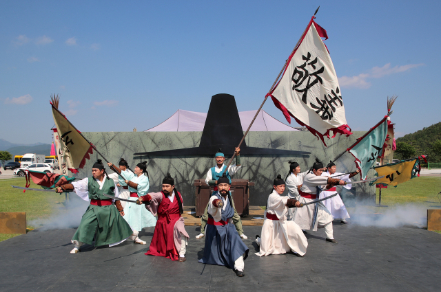 산청 동의보감촌에서 온느 17~18일 오후 2시 공연하는 극단 큰들의 ‘찔레꽃’ . 산청군 제공