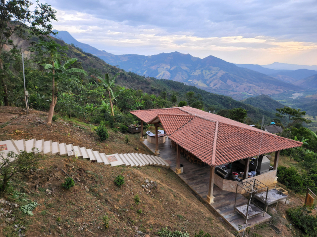 올린카 씨의 ‘초로라 농장’에서 관광 프로그램을 염두에 두고 만든 농장 내 바비큐장.