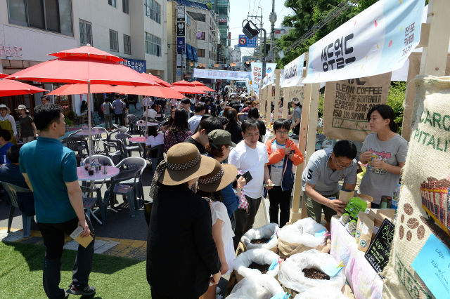 2017년 ‘제1회 전포카페거리 커피축제’. 부산일보DB