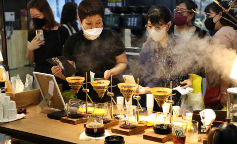 세계 불평등 줄이는 커피 한 잔의 ‘가치 소비’에 주목하라