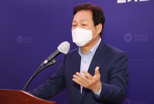 박완수 경남도지사가 19일 오전 '부울경 특별연합 실효성 분석 용역'에 대한 발표 이후 자신의 입장을 설명하고 있다. 경남도 제공