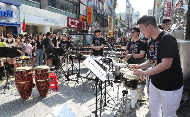 2022 부산거리예술축제 공연. 부산일보DB